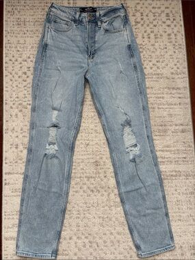 Hollister Ultra High-Rise Mom Jean